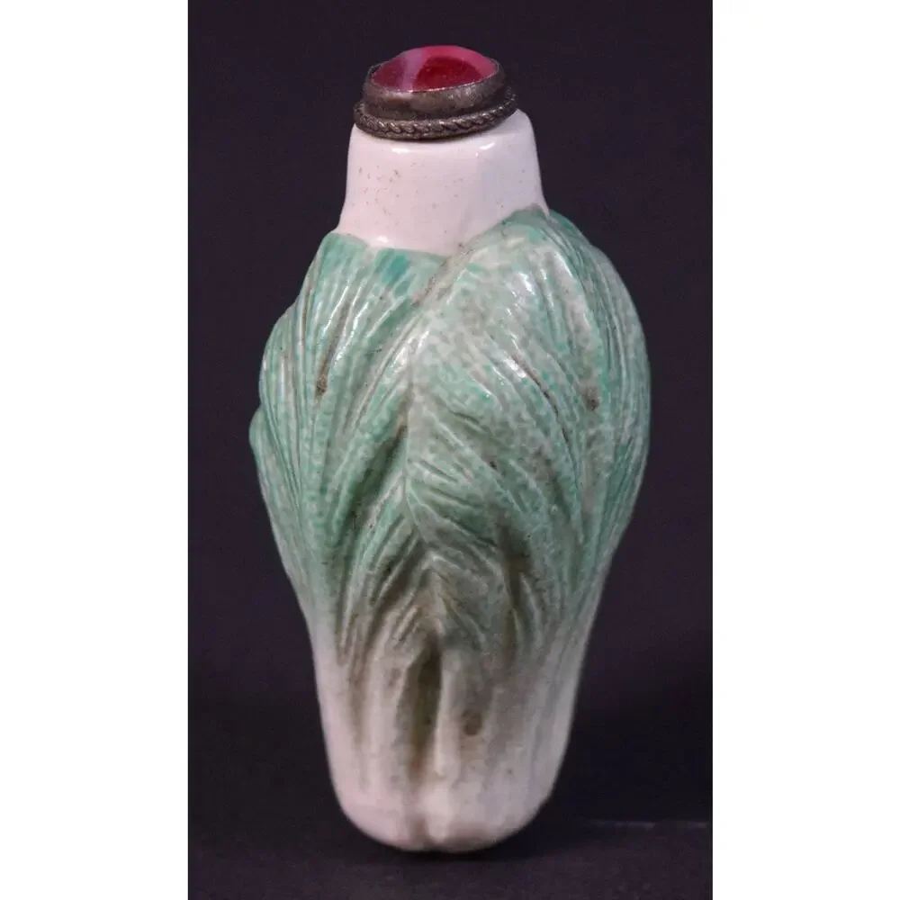 Chinese Porcelain Cabbage Snuff Bottle